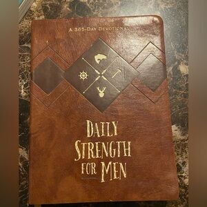 365 Daily Strength for Men Daily Devotional